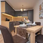 Prestige Central Apartments Warna